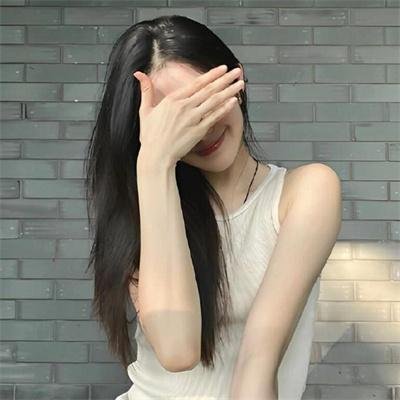 在大雪封闭的山庄里